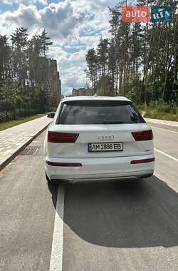 Внедорожник / Кроссовер Audi Q7 2016 в 