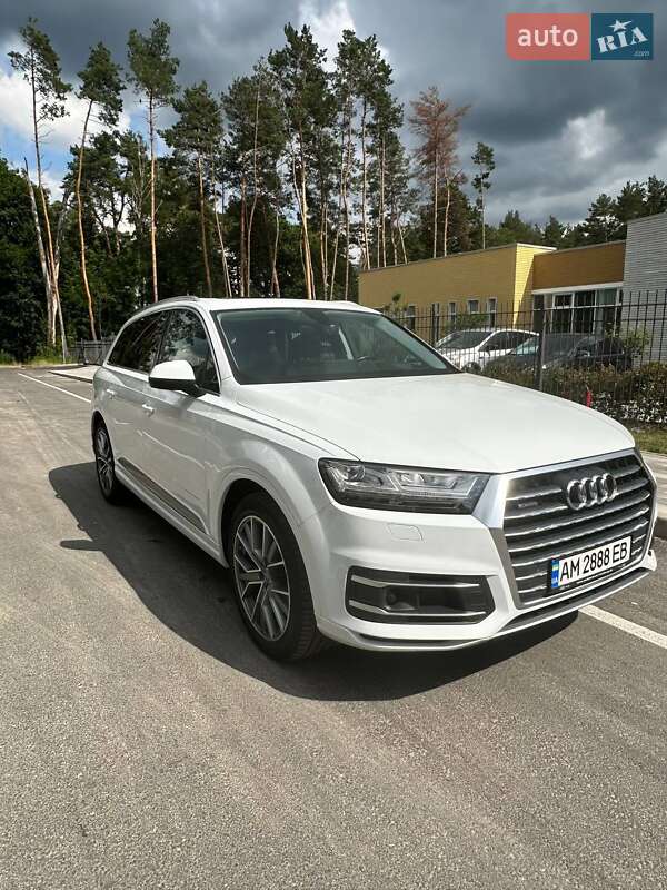 Внедорожник / Кроссовер Audi Q7 2016 в 