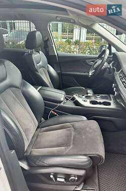 Внедорожник / Кроссовер Audi Q7 2016 в 