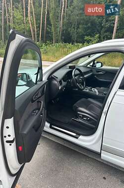 Внедорожник / Кроссовер Audi Q7 2016 в 