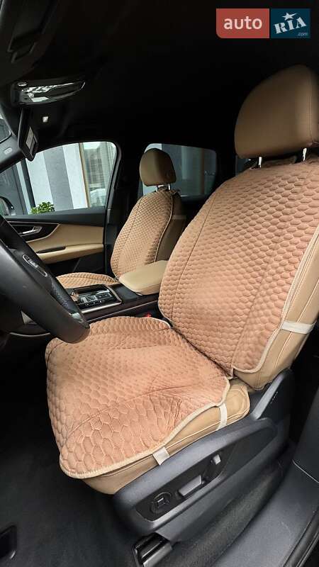 Внедорожник / Кроссовер Audi Q7 2021 в Воловце