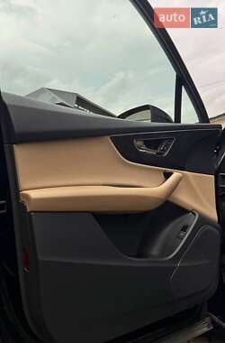 Позашляховик / Кросовер Audi Q7 2021 в 