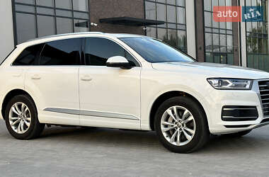 Позашляховик / Кросовер Audi Q7 2018 в 