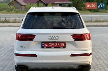 Позашляховик / Кросовер Audi Q7 2018 в 