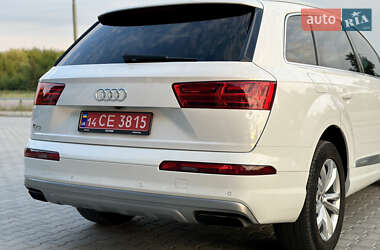Позашляховик / Кросовер Audi Q7 2018 в 