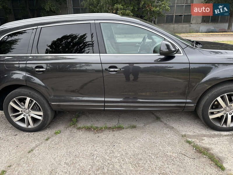 Позашляховик / Кросовер Audi Q7 2014 в Кам'янському