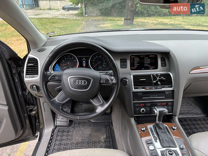 Позашляховик / Кросовер Audi Q7 2014 в Кам'янському