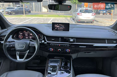 Внедорожник / Кроссовер Audi Q7 2016 в 