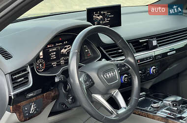 Внедорожник / Кроссовер Audi Q7 2016 в 