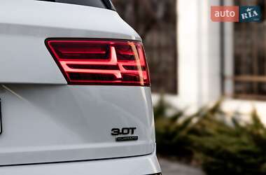 Позашляховик / Кросовер Audi Q7 2018 в 