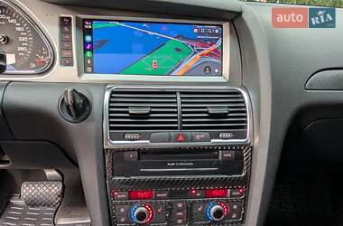 Позашляховик / Кросовер Audi Q7 2011 в 
