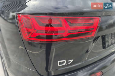 Позашляховик / Кросовер Audi Q7 2019 в 