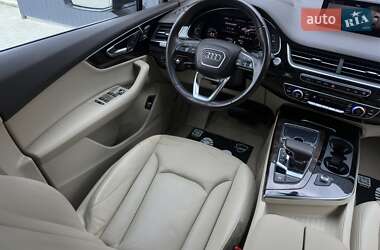 Позашляховик / Кросовер Audi Q7 2016 в 