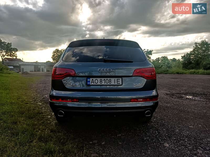 Позашляховик / Кросовер Audi Q7 2013 в Тячеві