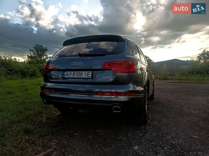 Позашляховик / Кросовер Audi Q7 2013 в Тячеві