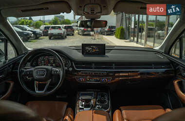 Внедорожник / Кроссовер Audi Q7 2016 в 