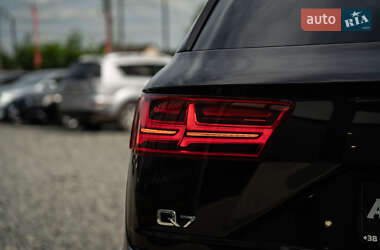 Внедорожник / Кроссовер Audi Q7 2016 в 