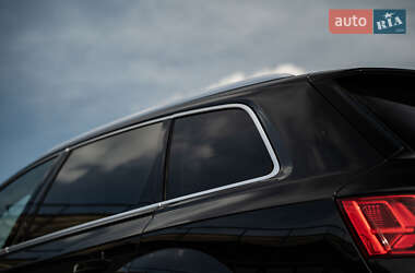 Внедорожник / Кроссовер Audi Q7 2016 в 