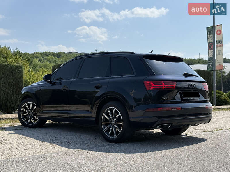 Позашляховик / Кросовер Audi Q7 2016 в Дніпрі