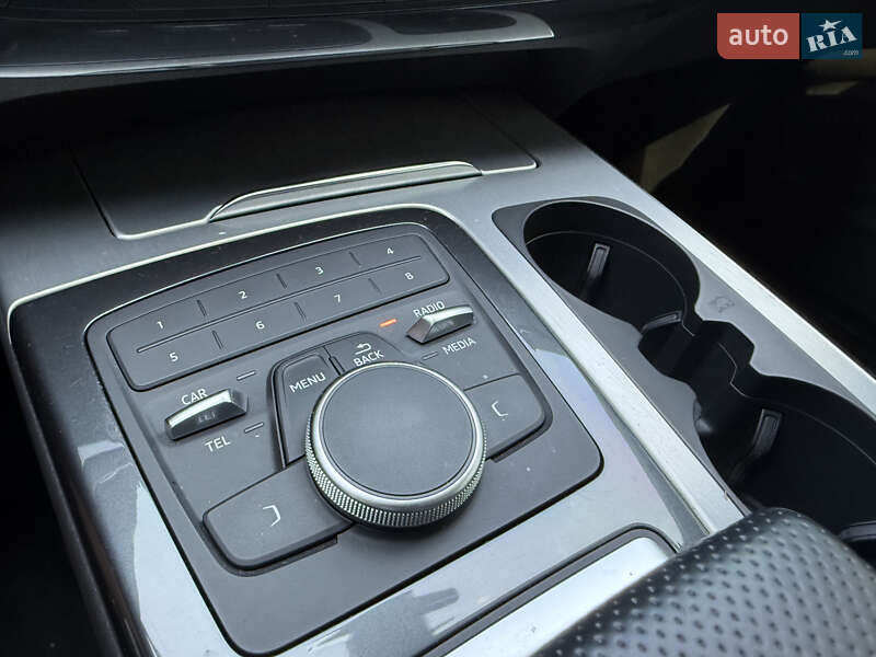 Позашляховик / Кросовер Audi Q7 2016 в Дніпрі