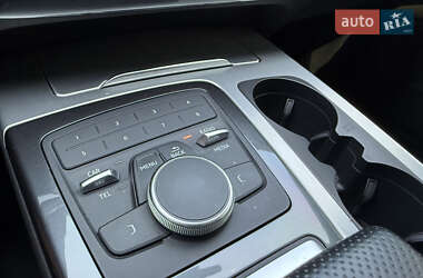 Внедорожник / Кроссовер Audi Q7 2016 в 