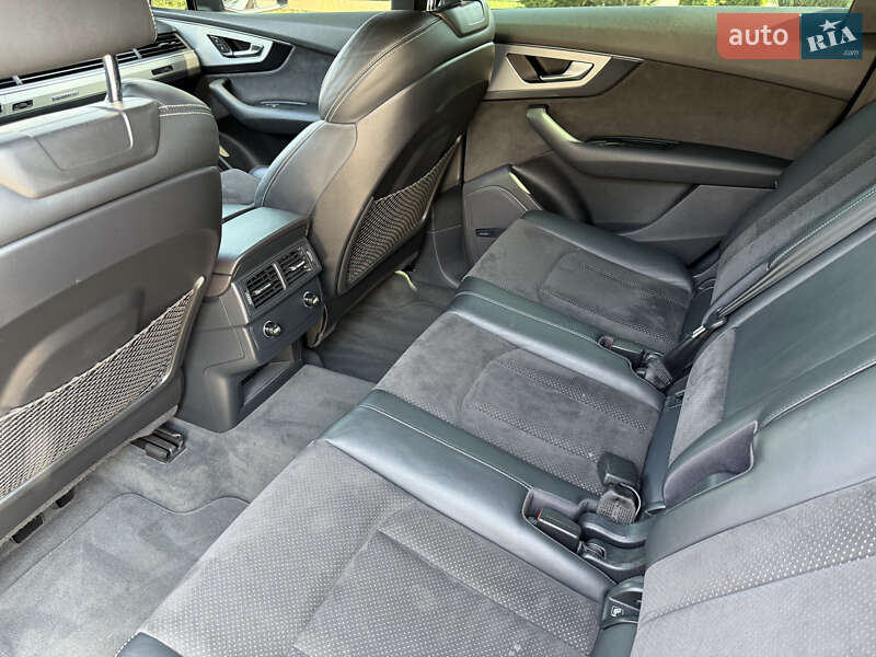 Позашляховик / Кросовер Audi Q7 2016 в Дніпрі