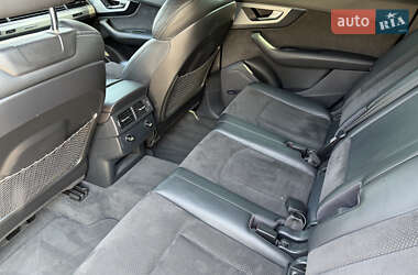 Внедорожник / Кроссовер Audi Q7 2016 в 