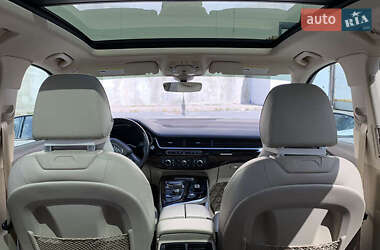 Позашляховик / Кросовер Audi Q7 2017 в 