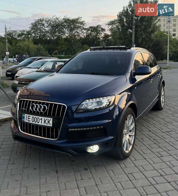 Позашляховик / Кросовер Audi Q7 2013 в 