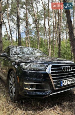 Внедорожник / Кроссовер Audi Q7 2017 в 