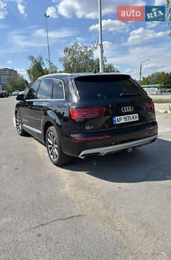 Позашляховик / Кросовер Audi Q7 2018 в 