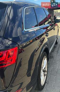 Внедорожник / Кроссовер Audi Q7 2017 в 