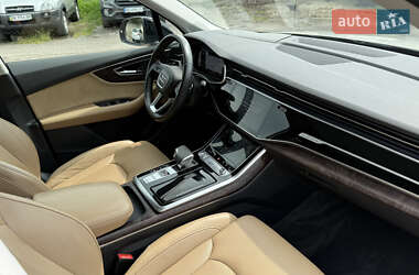 Позашляховик / Кросовер Audi Q7 2021 в 