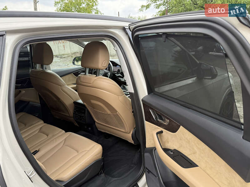 Внедорожник / Кроссовер Audi Q7 2021 в Ровно