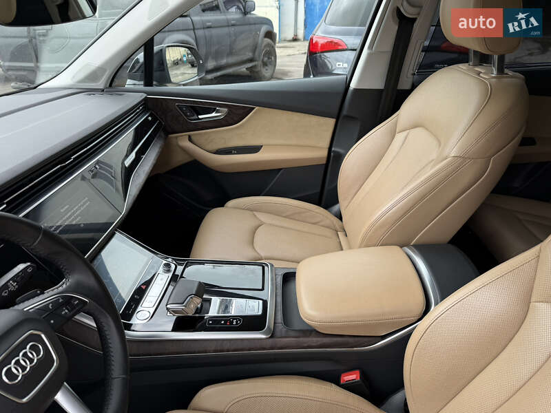 Внедорожник / Кроссовер Audi Q7 2021 в Ровно