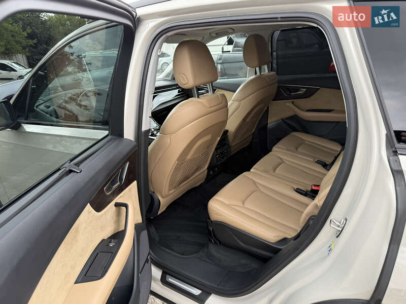 Внедорожник / Кроссовер Audi Q7 2021 в Ровно