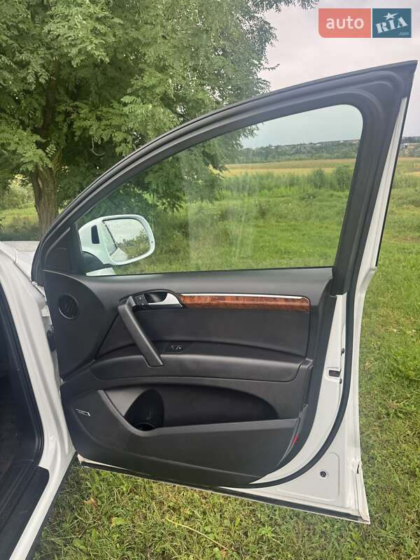 Позашляховик / Кросовер Audi Q7 2015 в Чернівцях