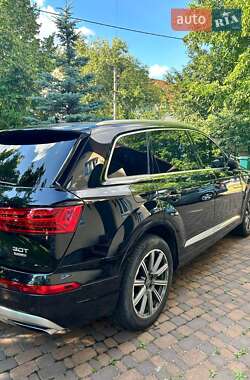 Позашляховик / Кросовер Audi Q7 2017 в 