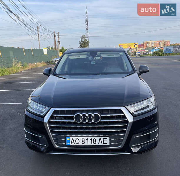 Внедорожник / Кроссовер Audi Q7 2016 в 