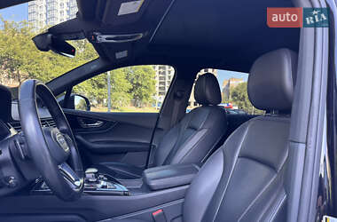 Позашляховик / Кросовер Audi Q7 2016 в 