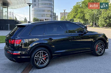 Позашляховик / Кросовер Audi Q7 2016 в 