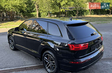 Позашляховик / Кросовер Audi Q7 2016 в 