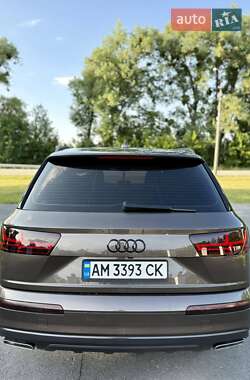 Позашляховик / Кросовер Audi Q7 2018 в 