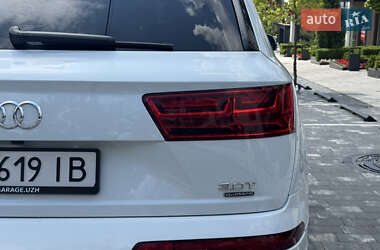Позашляховик / Кросовер Audi Q7 2017 в 
