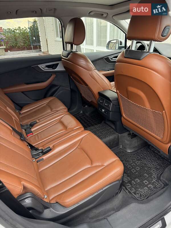 Позашляховик / Кросовер Audi Q7 2016 в Новій Ушиці