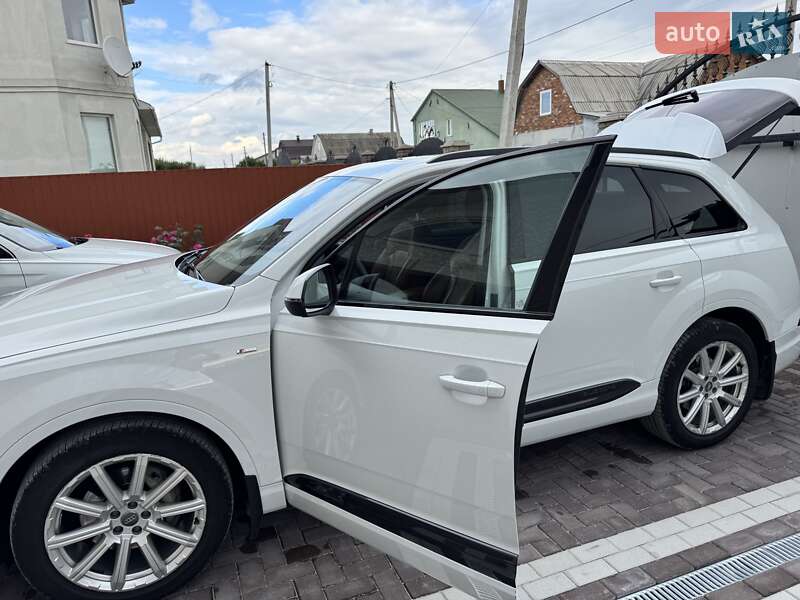 Позашляховик / Кросовер Audi Q7 2016 в Новій Ушиці