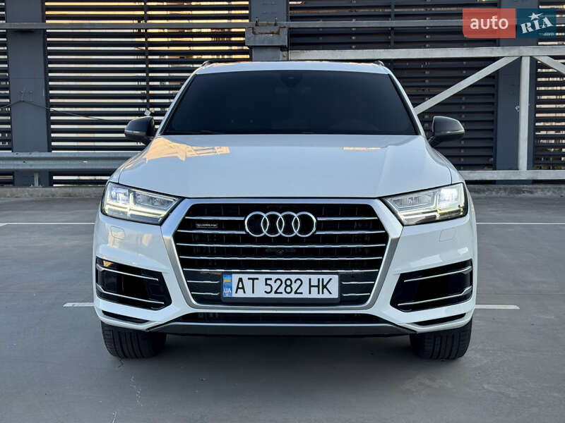 Позашляховик / Кросовер Audi Q7 2016 в 