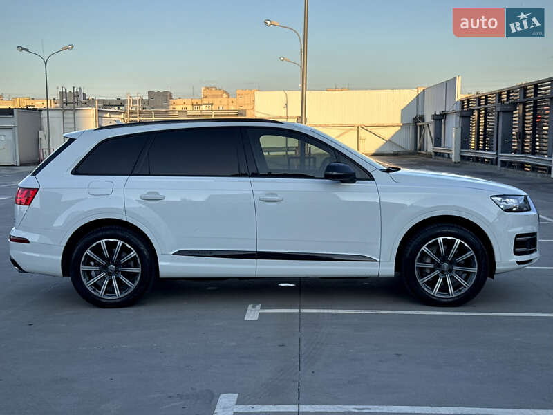 Внедорожник / Кроссовер Audi Q7 2016 в Киеве