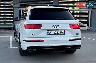 Позашляховик / Кросовер Audi Q7 2016 в 