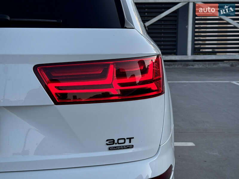 Внедорожник / Кроссовер Audi Q7 2016 в Киеве